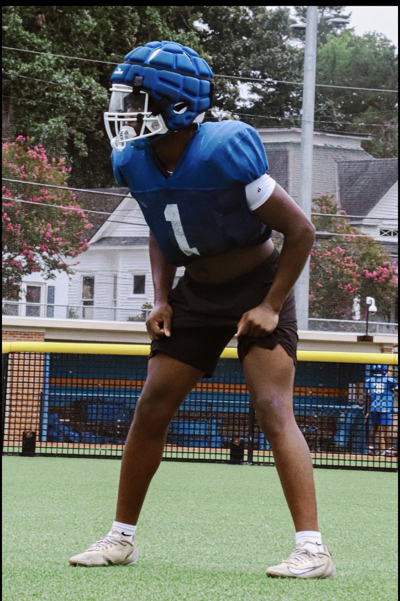 rockoutlando's tweet photo. Summer is officially over, im ready to have a great 11th grade season this year!! @CoachShaneCecil @coach_smcgowan @BigFaceSportss @247recruiting @GAPrepVarsity @ColumbusHighFB https://t.co/o88r1o5Qgv