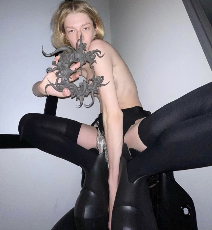 schaferhunterbr's tweet photo. 📸 | Hunter Schafer by Law Roach (2021). https://t.co/7TphAF8LsV