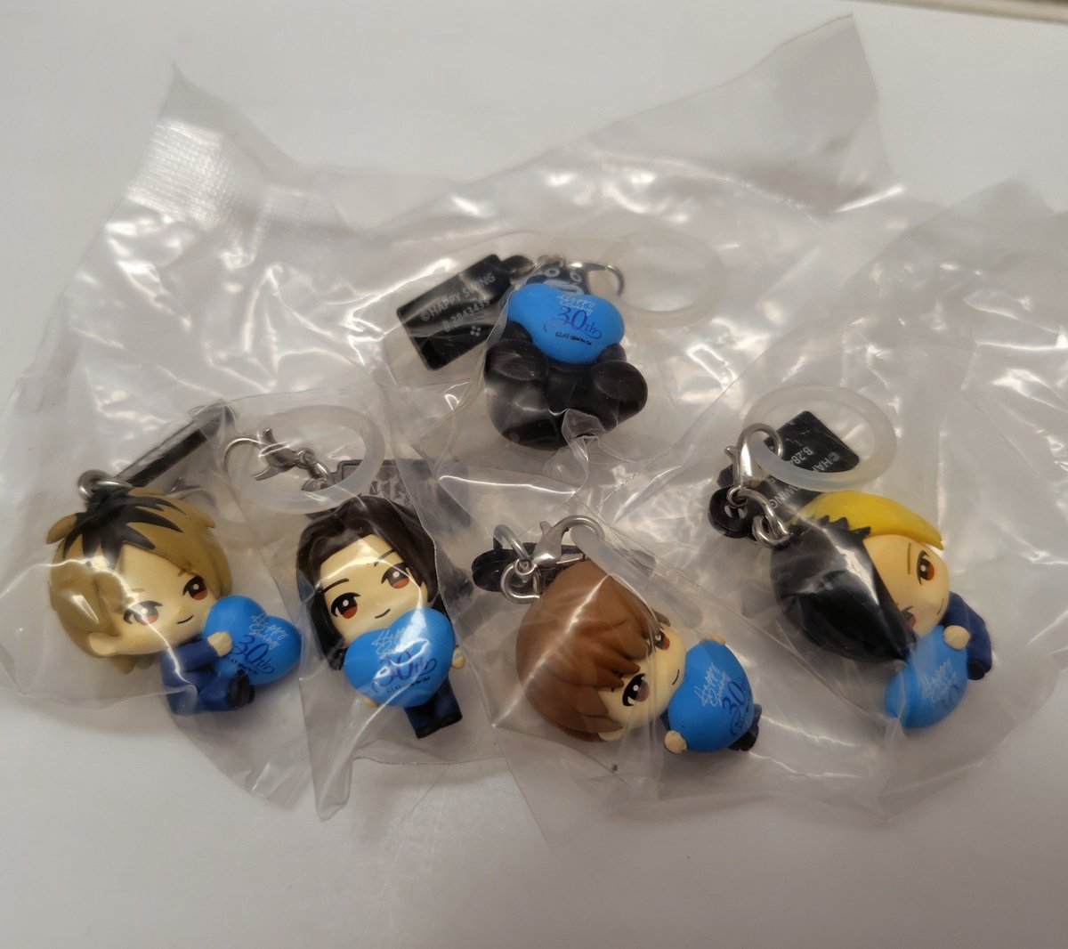 GURI__e's tweet photo. やった！交換もしてもらってコンプできた！
#GLAY #GLAYガチャ https://t.co/AOfIGTKwTm