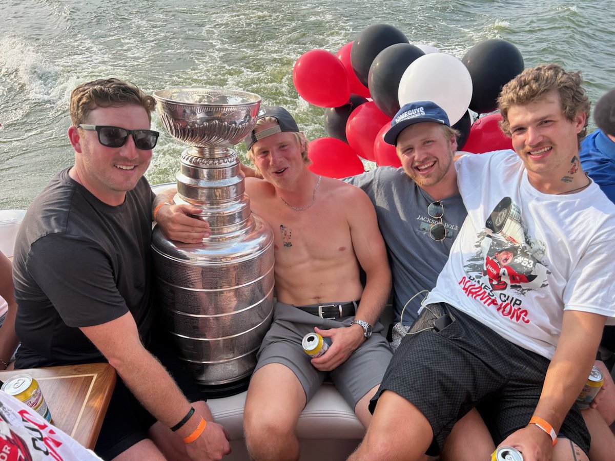 SchlossmanGF's tweet photo. The Eden Prairie crew and the Stanley Cup - Danny Kristo, Jackson Blake, Luke Mittelstadt and Mason Langenbrunner. https://t.co/XgSe7C4nwg