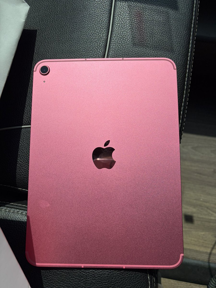DATDUMBYOTE's tweet photo. @Jordan23421 Yeh also you looking forward to the Apple event? 👀 https://t.co/X8GTTDtMM6