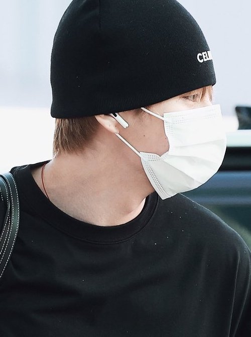 thvismuse's tweet photo. THE RED STRING IS BACK YA'LL😭😭 https://t.co/z0eaGipKi6