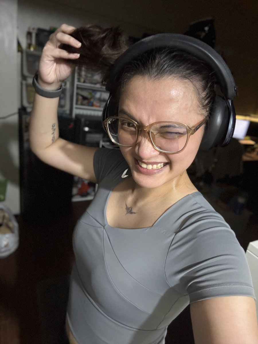 menggarutay's tweet photo. ☺️🏋️‍♀️ Walang nabook nga transpo papunta sa Yoga class so might as well workout at home. Alam ko na ngayon kung anong oras ang iiwasang ibook. Anlala ng traffic! https://t.co/chIOESEl1O