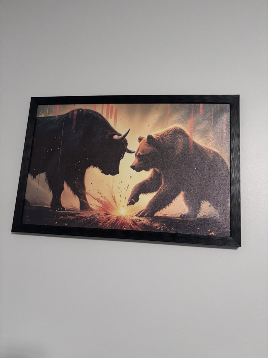 thereevester76's tweet photo. Yea mom this is perfect room decor thanks #illnevertakeitdown #ilymom https://t.co/4cz95H6f2N