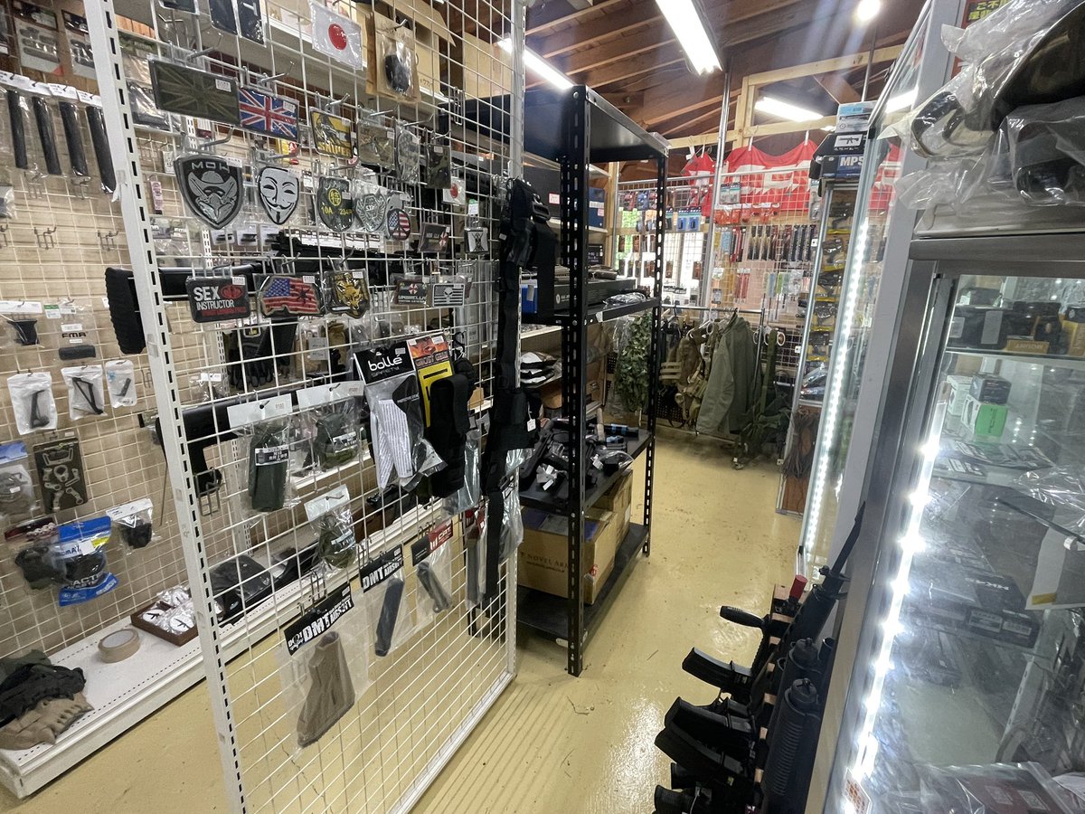 ZERO_IN_990's tweet photo. 本日も営業開始❗️

貸し出し工具あり🛠️
テーブル使い放題なのでエアガン調整もその場でできます！

買って、組込み、調整、シューティングレンジで弾���確認まで🔫

19:00まで営業！

裏口より入場お願いします。

#ミリタリーショップ #ZeroIn #サバゲー #山形 #ZAO #No990 #ゼロイン https://t.co/k46Ta2FmyJ