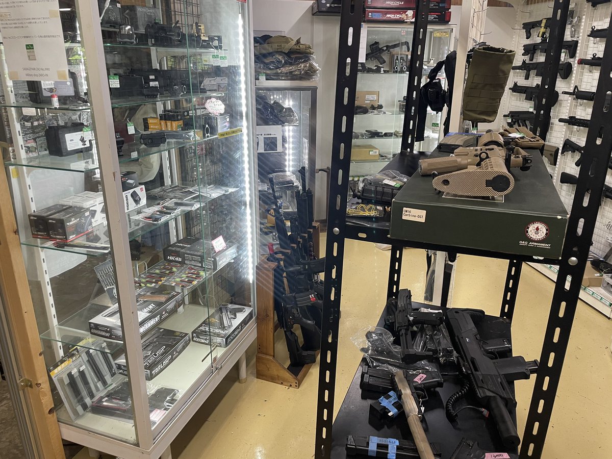 ZERO_IN_990's tweet photo. 本日も営業開始❗️

貸し出し工具あり🛠️
テーブル使い放題なのでエアガン調整もその場でできます！

買って、組込み、調整、シューティングレンジで弾���確認まで🔫

19:00まで営業！

裏口より入場お願いします。

#ミリタリーショップ #ZeroIn #サバゲー #山形 #ZAO #No990 #ゼロイン https://t.co/k46Ta2FmyJ