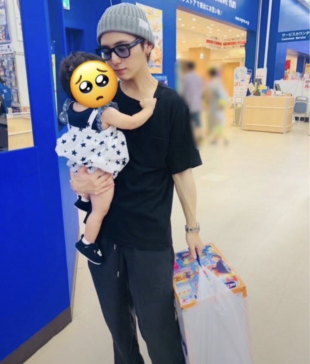 tamika47488's tweet photo. 山田涼介が叔父さんの世界線って凄い
その辺の男なんか全員ブスにみえるだろな https://t.co/Tpl8L7mQPk
