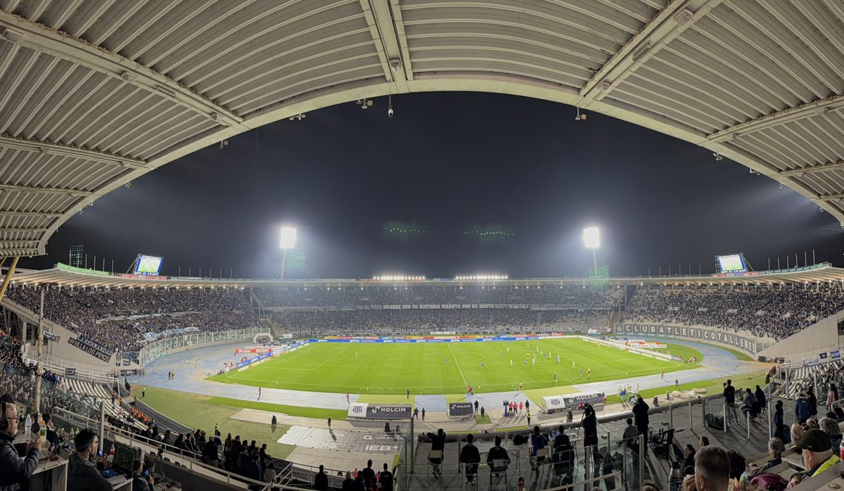 nachocaste_'s tweet photo. Como hace más de una década cuando jugaba en tercera división, como hoy y como siempre.

El hincha de #Talleres es el mayor valor que tiene esta institución con más de 100 años.

Perdiste un clásico, el rival de tu vida fue campeón, hace tiempo que no estás a la altura y esta tarde-noche más de 45 mil personas se hicieron presentes en el Kempes.

Grande por su historia, GIGANTE POR SU GENTE.