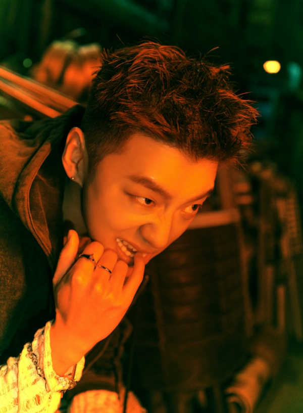 Kpop_Herald's tweet photo. Former B.A.P leader Bang Yongguk shared #BTS' decision to forgo Grammy submissions on his Instagram Story.

As of now, he is the only K-pop idol to have publicly voiced support for BTS' decision. While support pours in from prominent figures across the global music industry, few K-pop artists have publicly voiced their support.

#BTS #BANGYONGGUK #GRAMMYs