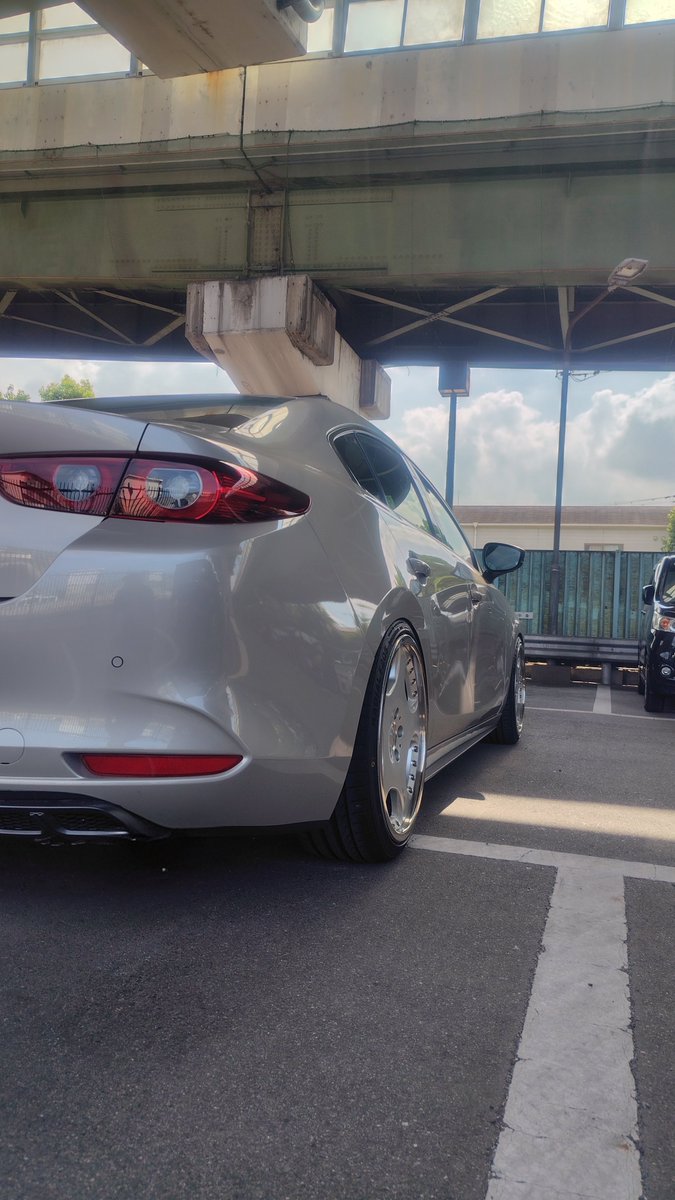 keichan_615's tweet photo. ミネルバが太いのか前のエグゼが細すぎたのかパツパツやなぁ
フル乗車で干渉するならお盆の帰省は別の履こうかな🤔 https://t.co/RcW0iEekUw