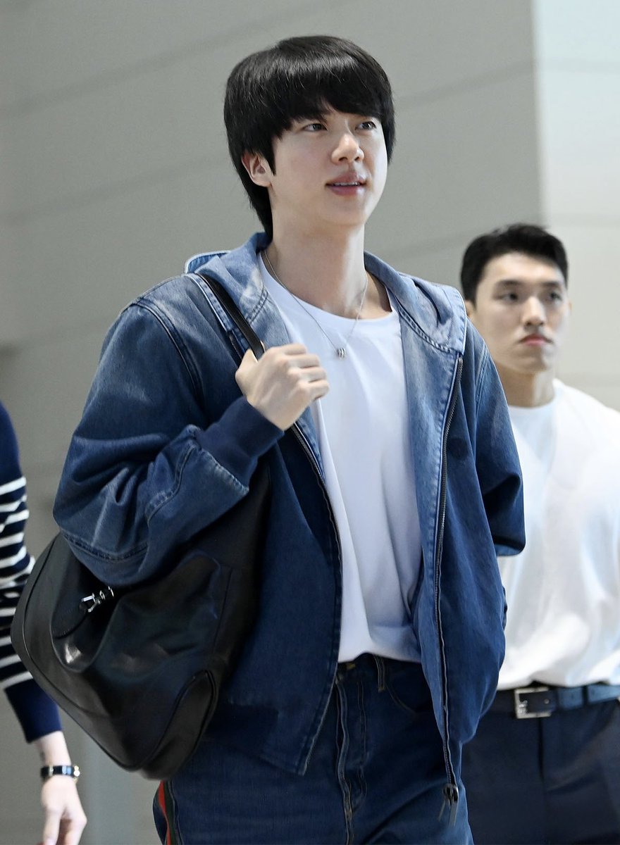 seokjinfile's tweet photo. JIN IN GUCCI DENIM https://t.co/6Y2Z0wQ4le