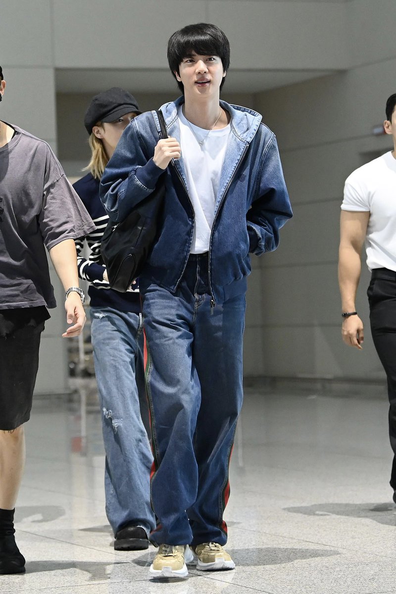 seokjinfile's tweet photo. JIN IN GUCCI DENIM https://t.co/6Y2Z0wQ4le