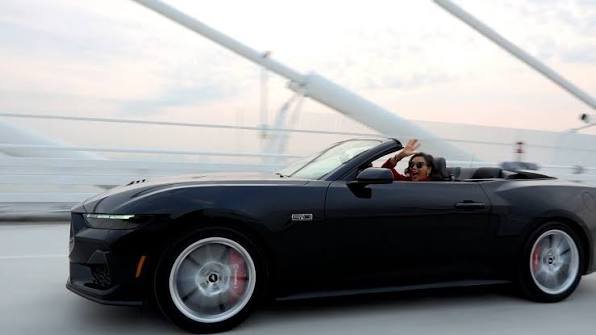 JNR10_14's tweet photo. @EricMGarcia I don't know about polling but @gretchenwhitmer looked 'Fly as Hell' crossing the @gordiehowebrg in a @FordMustang convertible!
But #Ford should of stenciled #BigGretch on the side of the car in big bold italicized letters for all the world to see! https://t.co/QuFqCFDsZJ