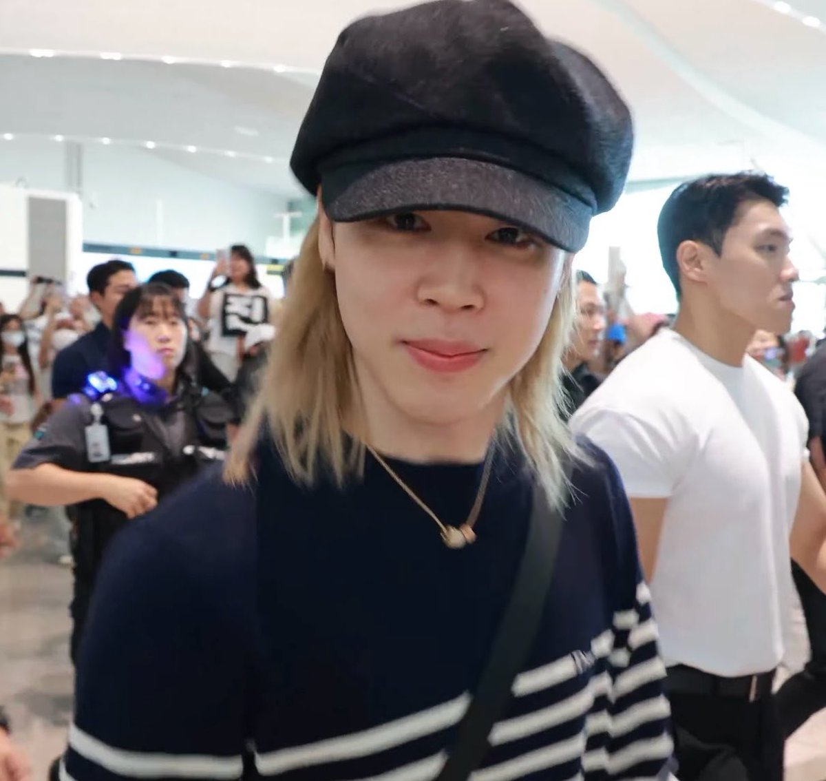 minluvrz's tweet photo. 😭😭😭 jimin has such a kind face 😭😭😭 https://t.co/deFCatYT7z