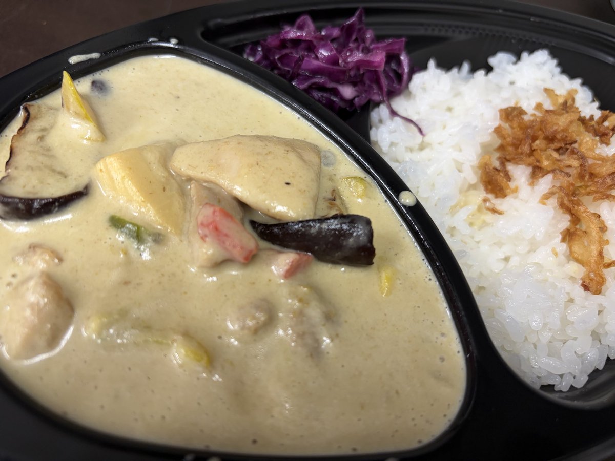 _CafeJB_'s tweet photo. おはようございます☀️

リニューアルオープン記念レギュラーバーガー全品500円は本日まで😋
バーガーの他にもハンバーグ丼、癖になるグリーンカレーもございます😊
ランチタイム11時~14時限定にてハンバーガー、フードをご注文の方に限りドリンク飲み放題も行っております🥤𓈒𓂂𓏸
#ランチ https://t.co/KbEmiKXl1p