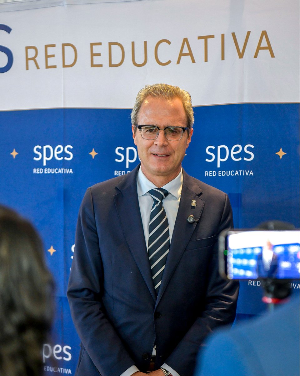 RectorUPAEP's tweet photo. La suma de voluntades y carismas nos hace más fuertes ante los retos de nuestro tiempo. La puesta en marcha de la Red Educativa SPES marca el inicio de una era de corresponsabilidad y compromiso con el desarrollo integral de la persona y la transformación social, fincados en el humanismo cristiano. Ser partícipes de este gran proyecto nos llena de alegría y entusiasmo. Gracias a los equipos de cada una de nuestras instituciones aliadas que asumieron este reto con audacia y entrega, diseñando juntos nuevos mapas de esperanza . ✨🏫