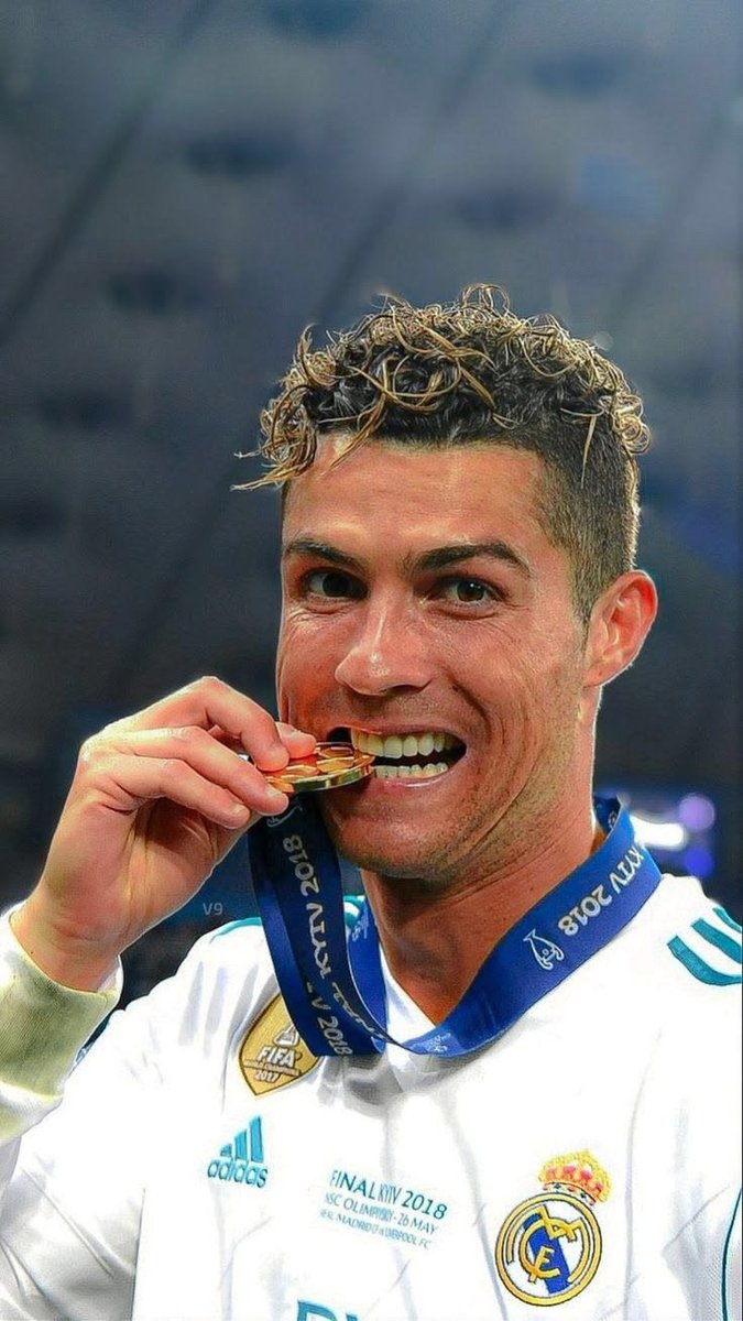 Footballfavor's tweet photo. Ronaldo 🤍 https://t.co/n1OpT80Tc4