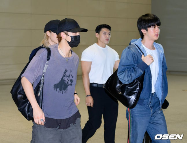 jinnieslamp's tweet photo. 260731 Kim Seokjin at the ICN Airport Departure 🇺🇸

13 https://t.co/hVOEU5Nb9U
14 https://t.co/X9zF41pu8J
15 https://t.co/BEQzjLbJW4
16 https://t.co/dUF0KEzpP0

HAVE A SAFE FLIGHT JIN
#BTS_WORLDTOUR_ARIRANG #BTS_WORLDTOUR_ARIRANG_EASTRUTHERFORD https://t.co/vPrR7ReMe3