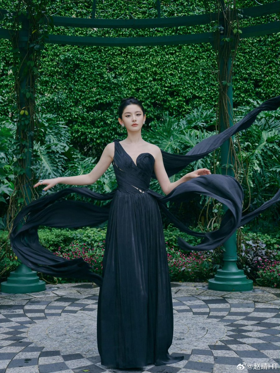 ThePoisonGame's tweet photo. Zhao Qing 赵晴 en Lafine Couture 2027 🖤 https://t.co/iCvVYu70nb
