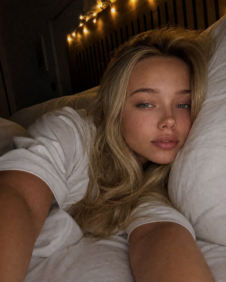 AssenavBabe's tweet photo. feeling cute might delete later https://t.co/wcezAe0hlP
