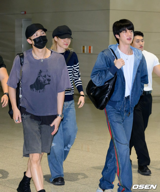 jinnieslamp's tweet photo. 260731 Kim Seokjin at the ICN Airport Departure 🇺🇸

13 https://t.co/hVOEU5Nb9U
14 https://t.co/X9zF41pu8J
15 https://t.co/BEQzjLbJW4
16 https://t.co/dUF0KEzpP0

HAVE A SAFE FLIGHT JIN
#BTS_WORLDTOUR_ARIRANG #BTS_WORLDTOUR_ARIRANG_EASTRUTHERFORD https://t.co/vPrR7ReMe3