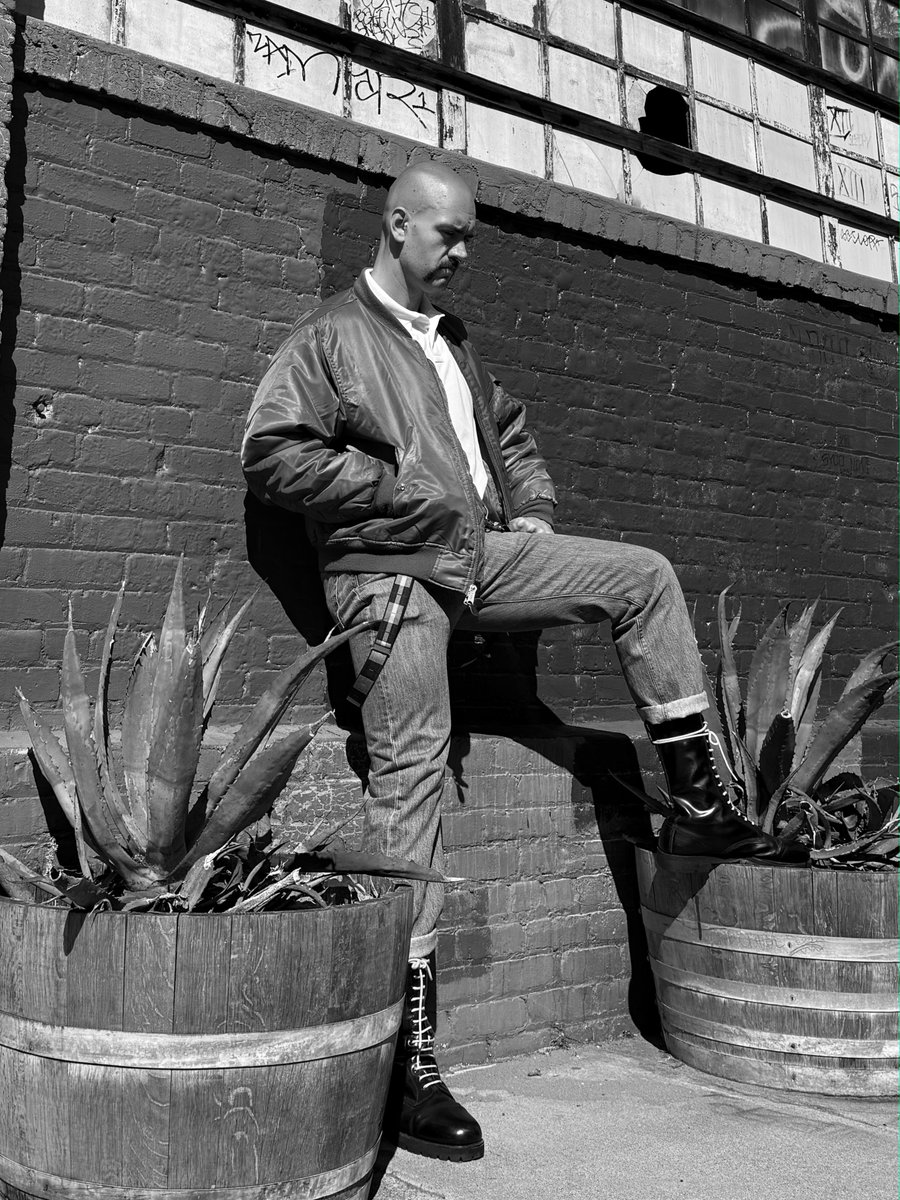 SirAzrielXXX's tweet photo. Hello boys... one of the good things about having @wh0stheb0ss as a sub is that he's a good photographer 📷. Setting up a new group here in SF. Oi! NO WHITE LACES! https://t.co/5wOVUnuoGZ