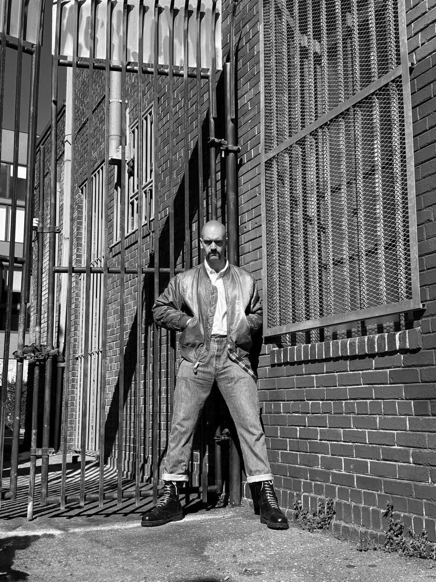 SirAzrielXXX's tweet photo. Hello boys... one of the good things about having @wh0stheb0ss as a sub is that he's a good photographer 📷. Setting up a new group here in SF. Oi! NO WHITE LACES! https://t.co/5wOVUnuoGZ