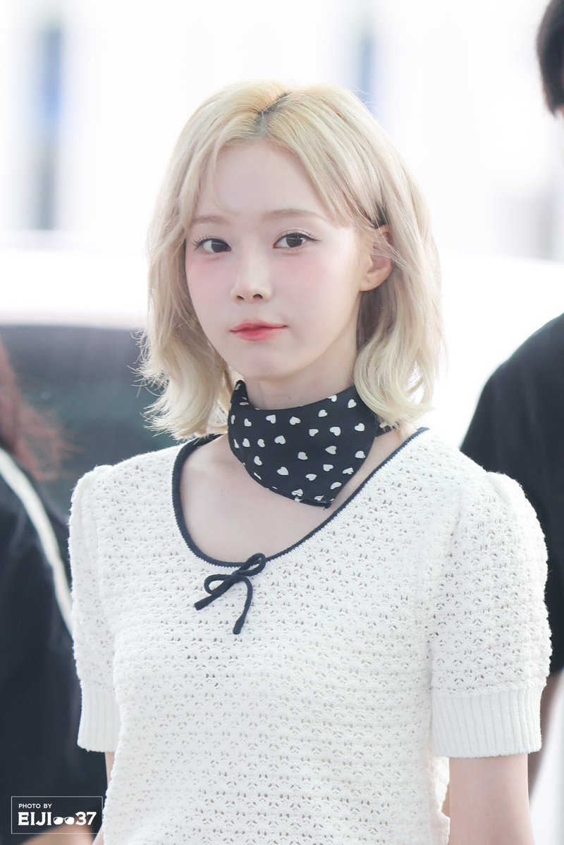 1deepbluee's tweet photo. 스카프만 햇다하면 졸귀수준미쳣음 https://t.co/2MD1TY7f98