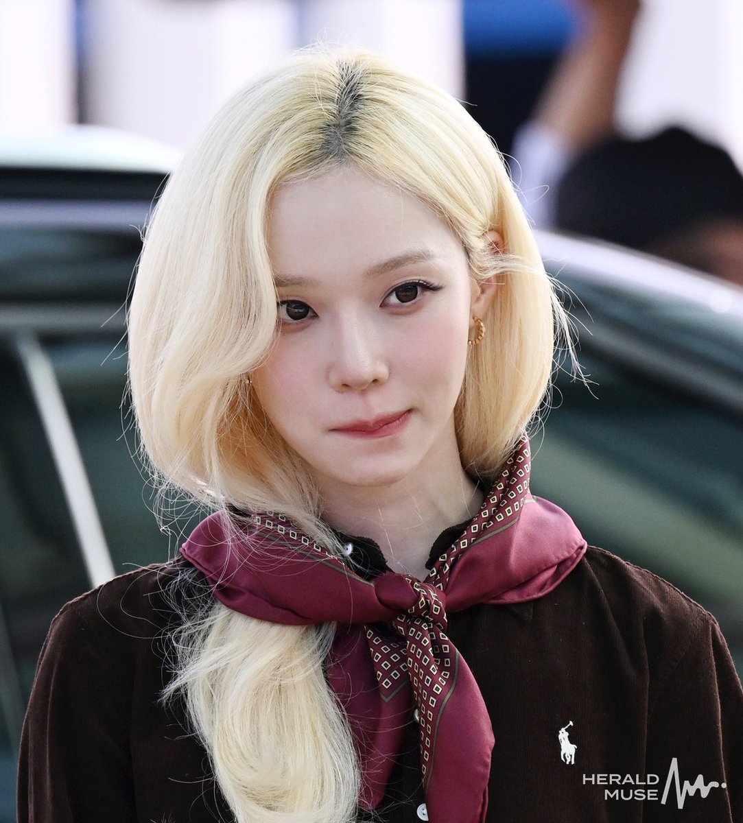 1deepbluee's tweet photo. 스카프만 햇다하면 졸귀수준미쳣음 https://t.co/2MD1TY7f98