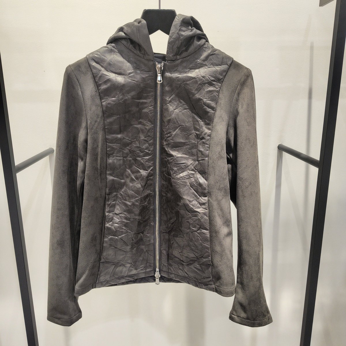 fZ8FB9eqxvlyNap's tweet photo. 【BUFFALO BOBS】
ANTICO-SINGLE HOODIE
#buffalobobs
#バッファローボブズ https://t.co/Do7kKM3OwB