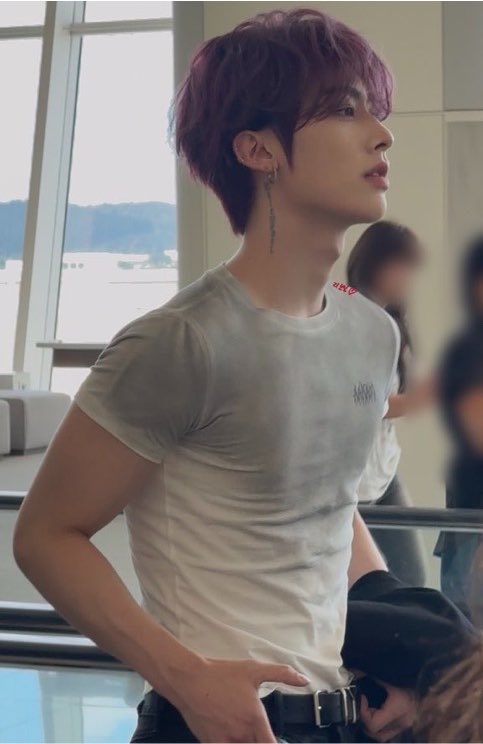 rickynyago's tweet photo. im so obsessed with riks chest.. wow https://t.co/ngtagbRx7Q