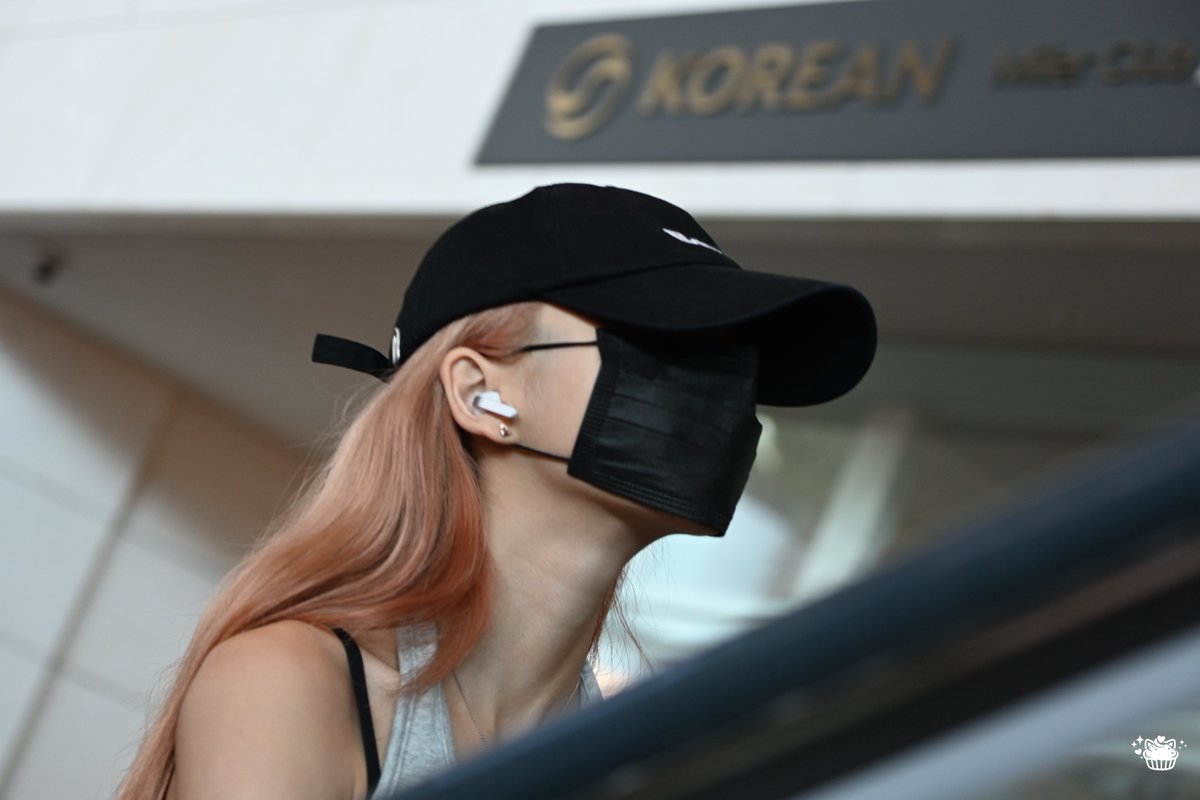S2Utaso's tweet photo. 260731 ICN 출국🛫

#스텔라 #STELLA 
#하츠투하츠 #Hearts2Hearts https://t.co/LT28ANoGPu