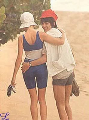 v3lvethand's tweet photo. Id watch behind my back too if my chopped ass managed to pull Pattie Boyd https://t.co/DMKFVc43qU