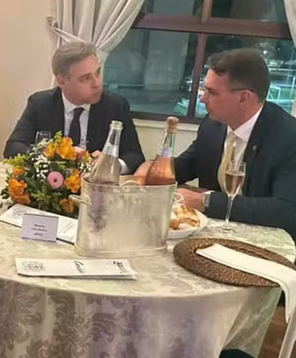 Gustavramski_'s tweet photo. Café não pode  mas champagne,  tá liberado!?🤷🏽‍♂️ https://t.co/t2LOLOI6dF