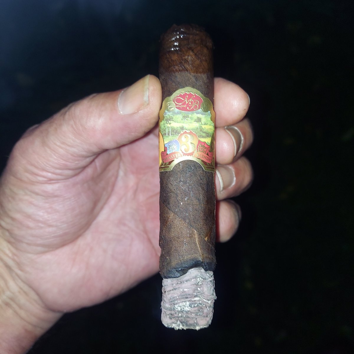 VamosGatos's tweet photo. This Thursday evening seems to be tailor-made for an @OlivaCigar Master Blends 3๐ฅ๐จ๐
Because you can't go wrong with a #MB3 https://t.co/GS00qnKURD