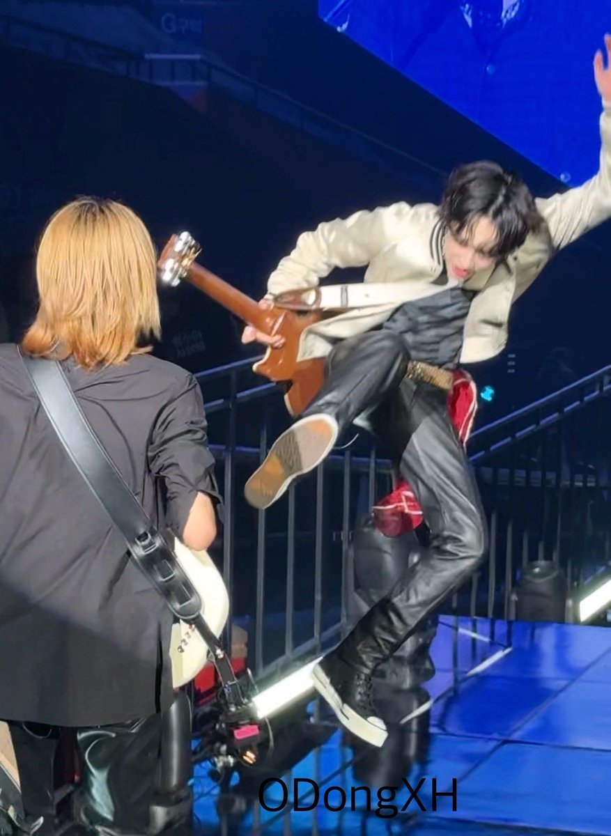 xdizvilode's tweet photo. 오리 날다 https://t.co/i9bA4CdV1b