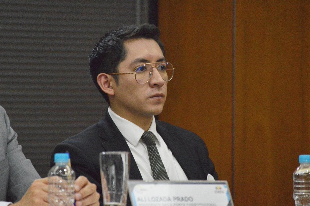 UrgenciaEcu's tweet photo. ⚫ JUECES DE LA CORTE NACIONAL NEGOCIARON POR 20 MIL DÓLARES LOS HONORIS CAUSAS QUE RECIBIERON EN MÉXICO 

Mike Hernández, vinculado al caso Plaga, vendió Doctorados de Honoris Causa de La Universidad de México al ex presidente de la Corte Nacional de Justicia, Iván Saquicela y al Juez de la Corte Nacional de Justicia, Felipe Córdova.

Los honoris Causa fueron pagados por el empresario privado, José Román Cabrera, representante de Plásticos Tubos Rival a cambio de influencias en índole tributario y laboral, según la información de Mike Hernández en su testimonio de Fiscalía.
