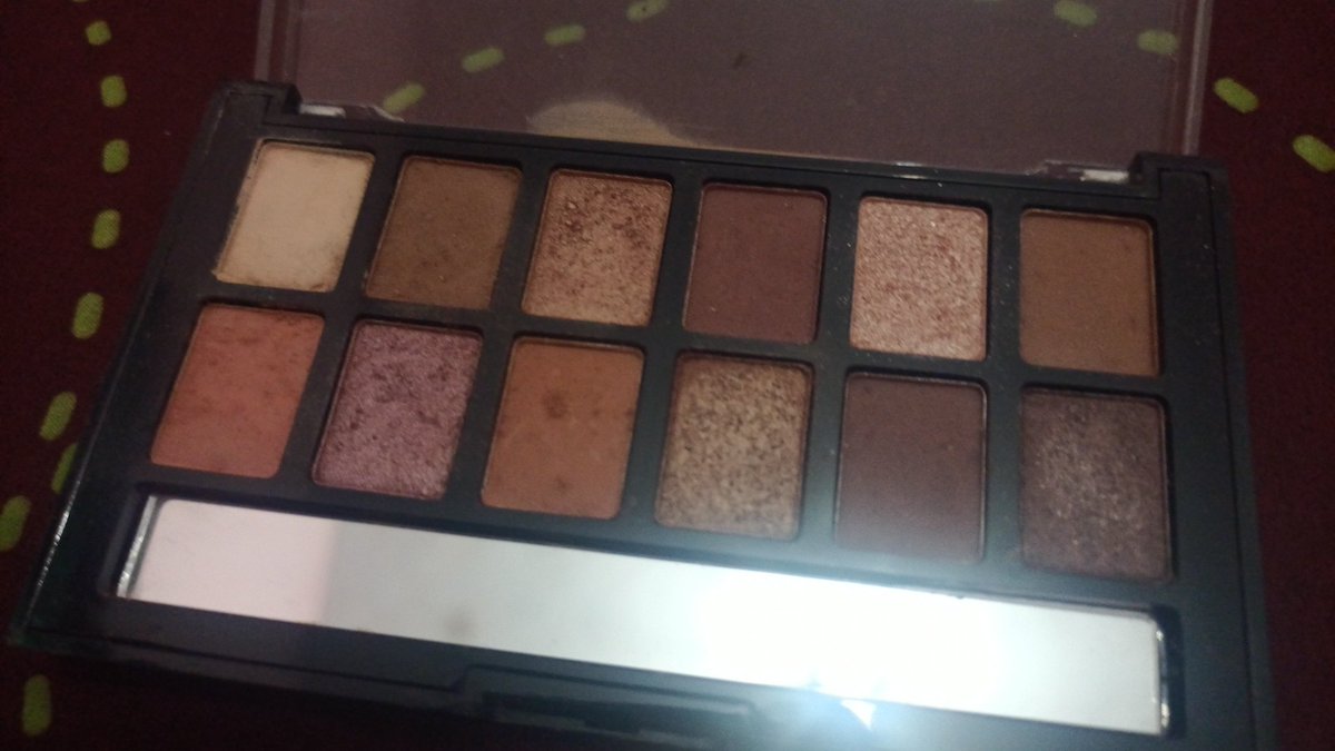 k_eon__ho's tweet photo. wts pl eyeshadow dr brasov 15k, only splitpay https://t.co/7IbQ8ftkFc