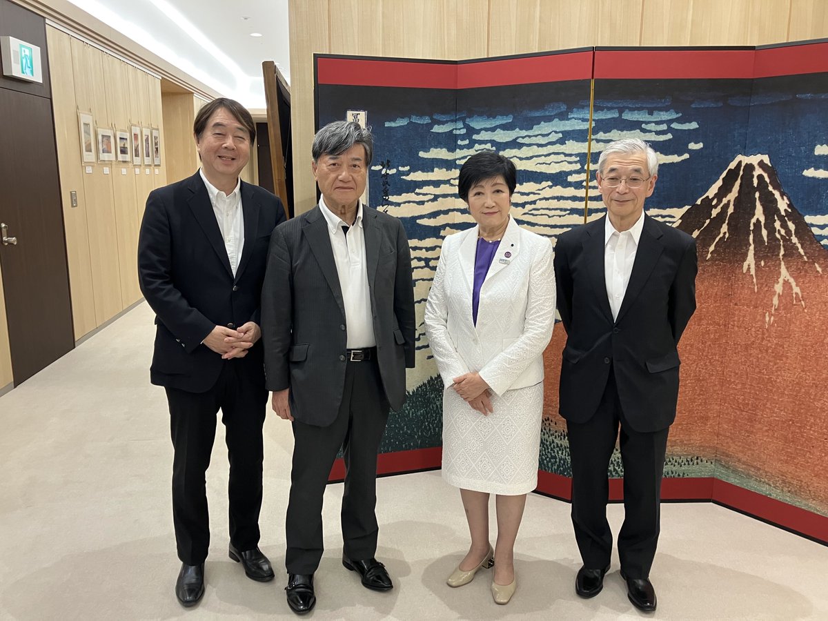 kenankyo_'s tweet photo. ／
小池百合子 東京都知事を
表敬訪問いたしました！
＼

7月8日(水)、金髙会長をはじめとする役員一同が小池百合子 東京都知事を訪問し、本年11月に開催する「 世界のお巡りさんコンサート2026 in TOKYO」のご報告をお伝えしました。

#世界のお巡りさんコンサート では、警察と市民の絆を深めることを目的とし、各県や各国の警察音楽隊による国際色豊かな演奏と交流をお楽しみいただけます。11月の開催に向け準備を進めてまいりますので、どうぞご期待ください！