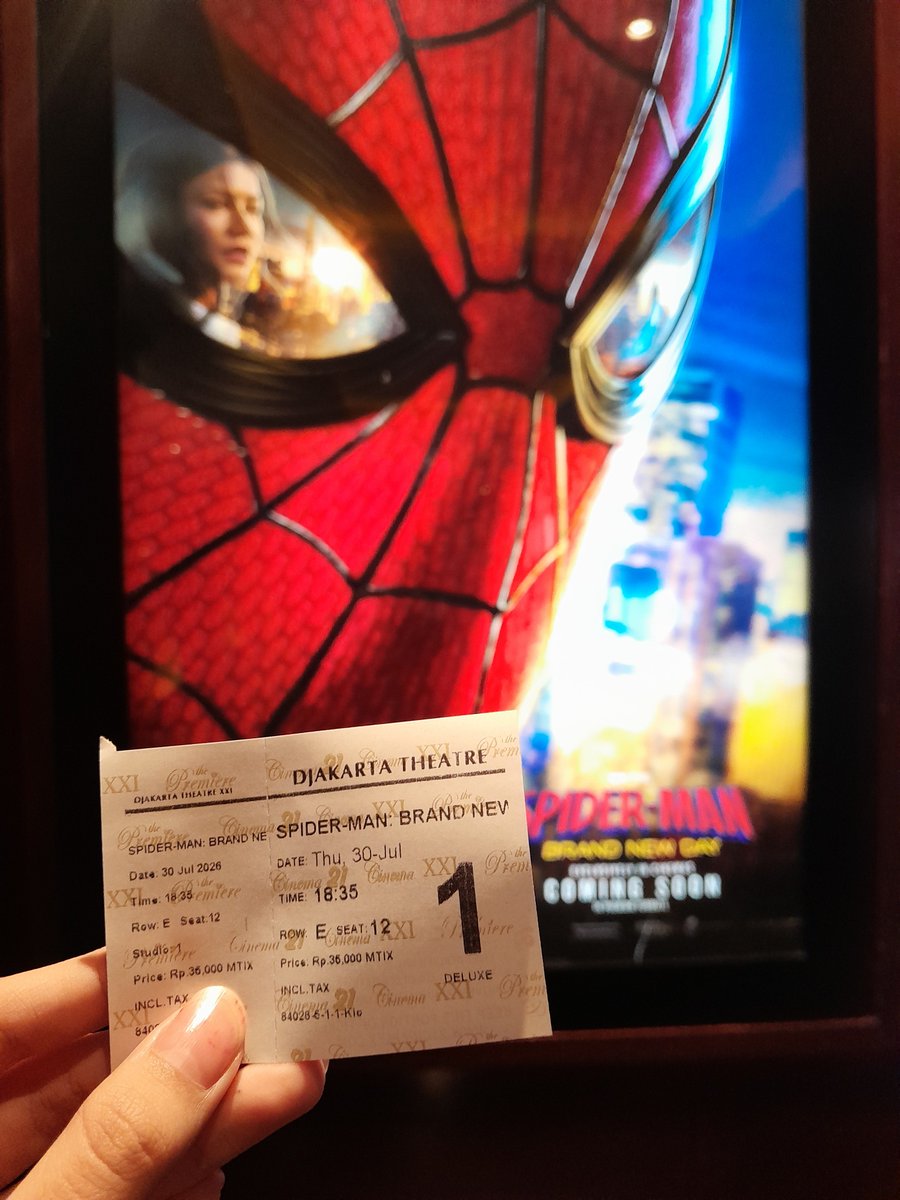 ecstaaisy's tweet photo. udah ilank spark gt dah gue nonton marvel https://t.co/rIdandOv2p