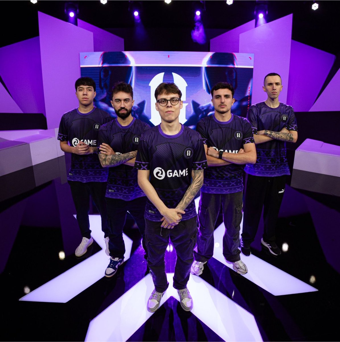 VCTatualizado's tweet photo. 💜✅ 𝗔𝗠𝗘𝗥𝗜𝗖𝗔𝗦 𝗟𝗖𝗤 | 2GAME conquista LCQ e VAGA no #VCTAmericas

Após mais de 24 horas de disputa, a organização brasileira enfim derrotou os norteamericanos da Shopify Rebellion Black por 3 a 2.

Com esse resultado, os campeões do Ascension garantem a última vaga disponível no play-in da segunda etapa da competição e retornam as franquias após serem rebaixados na temporada passada.

🇧🇷 𝟮𝗚 𝟯-𝟮 𝗦𝗥 🇺🇸

Parabéns, rapazes! 🏆🌟

@qck111 @goberafps @gaabxxvlr @xenomzin @frzgod @brinkssfps @NegaraL2 VOCÊS MERECEM MUITO!