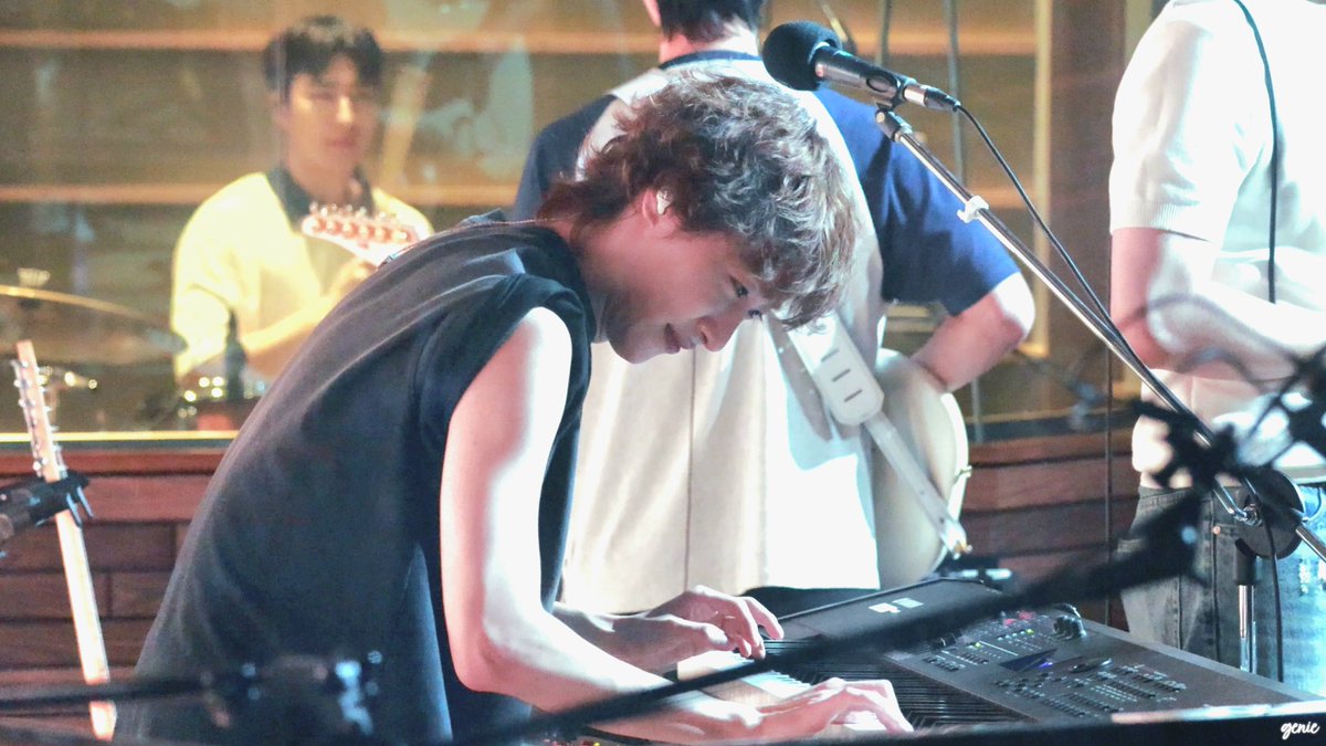 genietheweve's tweet photo. 그냥 동명이가 건반치는 게 너무 좋음 🎹💛

(⸝⸝´▽︎ `⸝⸝)♡♡

#원위 #동명 #ONEWE #DONGMYEONG https://t.co/x5kj3vomiH