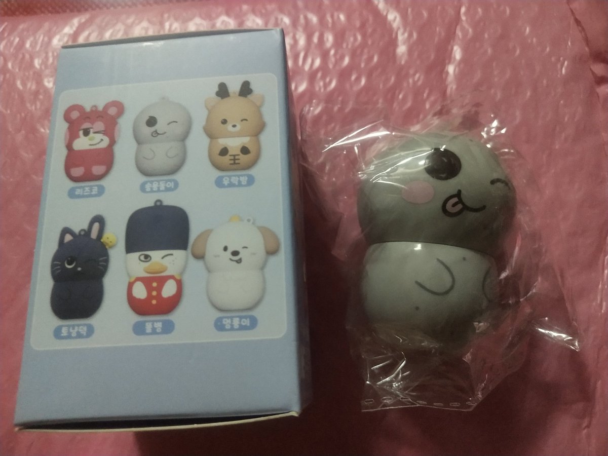 kartoon_utt's tweet photo. 🌟🌟🌟 หาแลก 🌟🌟🌟
📌 Riize X CU
Bottle Candy 💯
Me : ดลลี่ อึนซอก 
You : มองรยงงี่ แอนตัน 
#ตลาดนัดriize
#ตลาดนัดน้องข้าว https://t.co/ypKsEMnRZa