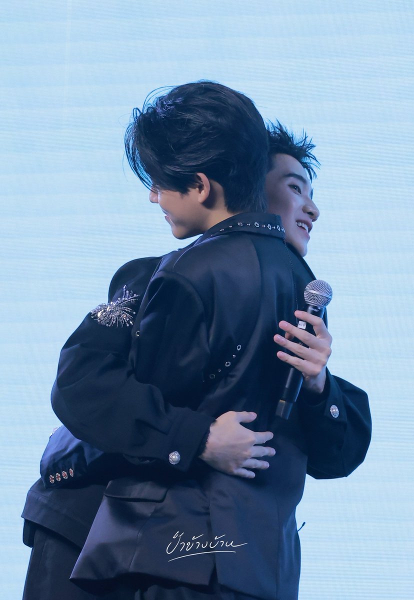 MybabyboyAlmond's tweet photo. อยู่รักและซัพพอร์ทกันแบบนี้ไปนานๆนะสองจิ๋ว

TONSOM FINAL FAN MEETING
#WhenOrangesFallFinalEP #Almondbabybigboy #ProgressPassawish #AlmondProgress https://t.co/bJE33eJNVQ