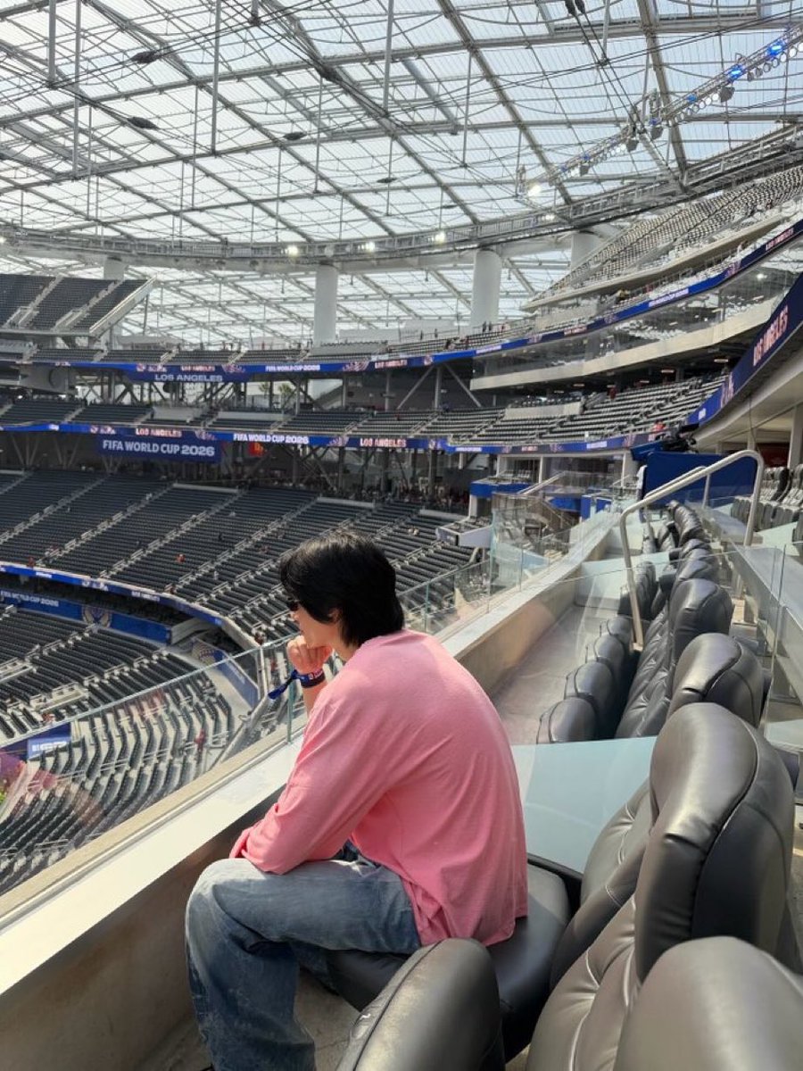 WinmetawinO's tweet photo. Morning Win 

สวัสดีวันศุกร์ค่ะทุกคนน เช้านี้มาบอกมอนิ่งพี่วินกันค่ะ 🥰 อย่าลืมติดแท็กและสะสมยอดกันด้วยน้าา ~ 

Win Metawin
#HappyWinDay
#winmetawin @winmetawin https://t.co/D9aQ440PKh