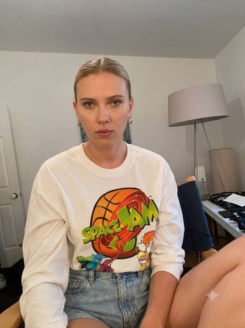ScarlettJo51532's tweet photo. I love you 😍 #scarlettjohansson #Hollywood https://t.co/bU111kRlky