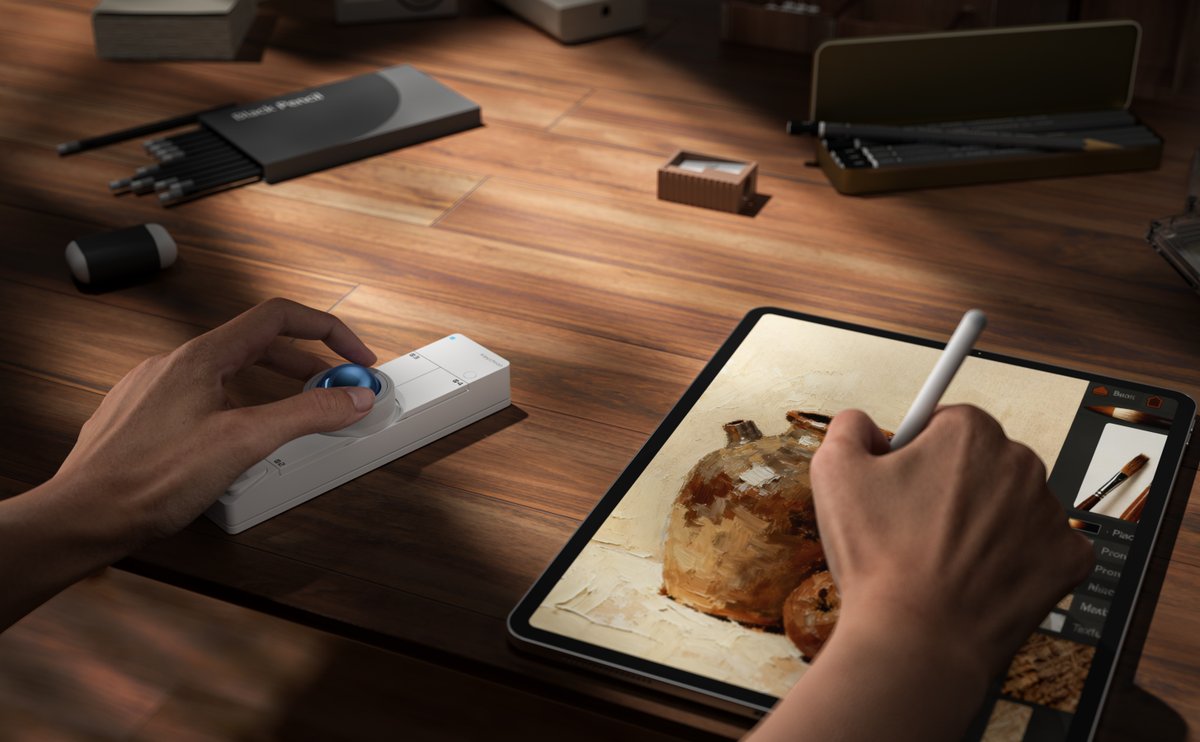 KeychronMK's tweet photo. Most mice tell you how to use them. Nape Pro gives you eight ways to make it yours.

Place it horizontally below your keyboard, vertically between the halves of a split keyboard, angled to either side, or beside a drawing tablet.

Whichever position you choose, OctaShift keeps cursor movement aligned, with scrolling, clicks, and shortcuts still within easy reach.

Nape Pro adapts to your setup—not the other way around.