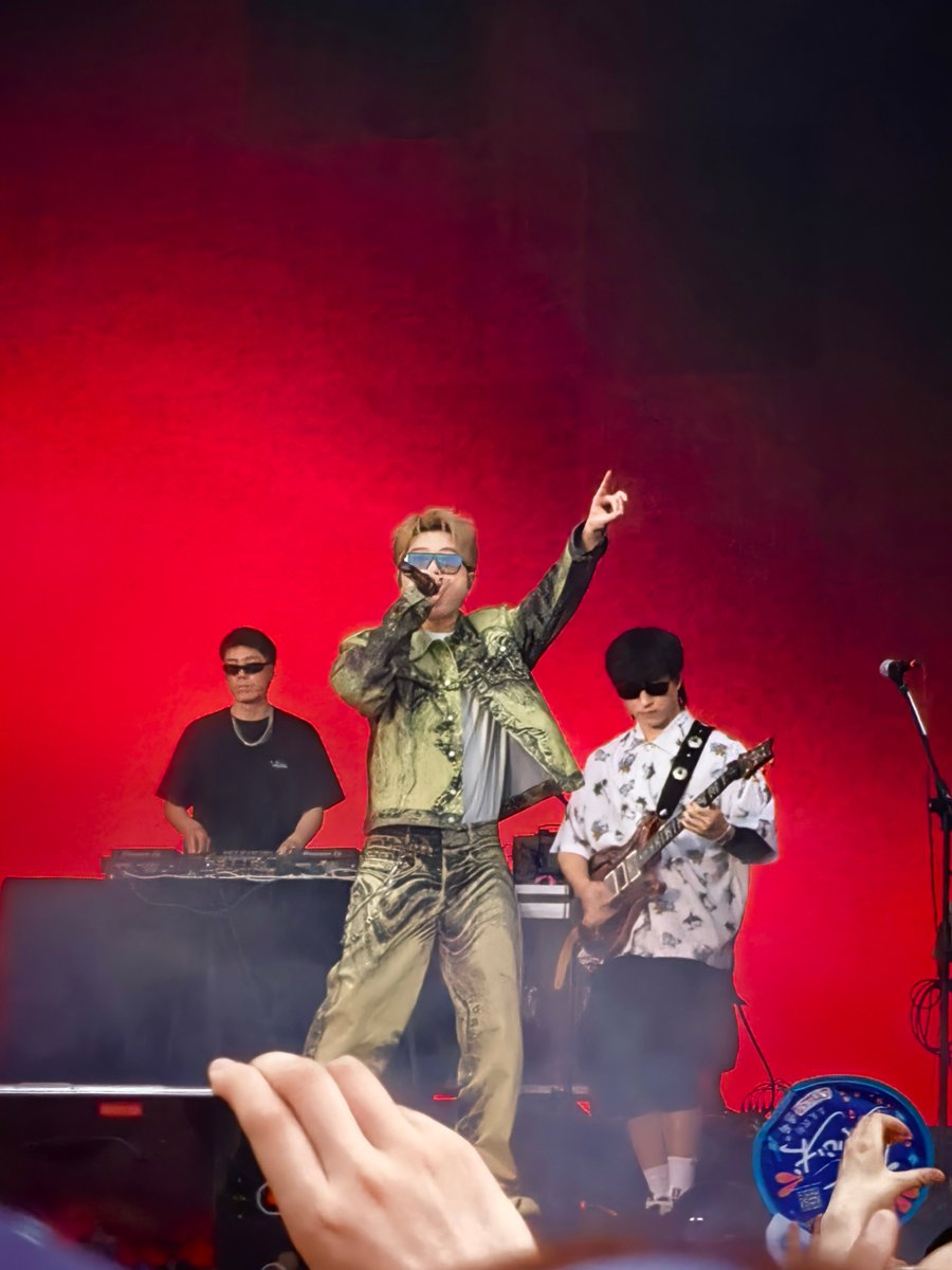 coolgren's tweet photo. [今晚7点，Livehouse乐队开唱！热辣现场+经典老歌串烧，没抢到票的宝子蹲住下一轮加场！]， https://t.co/lkS8bABD8r