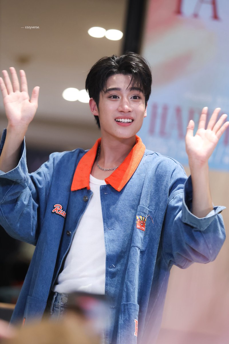 cozyverse_'s tweet photo. เอ็นดูแป๋วตอนบะบ๊ายฟค.มากก แงง 👋🏻🥹

EFM FANDOM WITH INNONGSA
#ongsacelcius #InnOngsa 
#InnOngsaxFANDOMFANFIC https://t.co/eOBLfxkOah