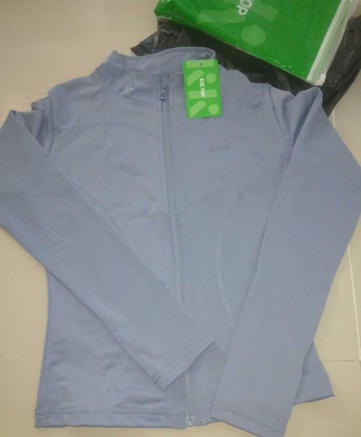 llebunn's tweet photo. Wts jaket olahraga anti uv upf100+ 
• bahan adem dan stretchy
• dijual karena kekecilan 
• baru dicoba aja
• size M (Ld 84)

🏠Depok
🍊co oren
💸80k

Minat bisa dm yahh🥰
#wts #wtb https://t.co/pZlMuc4fiG